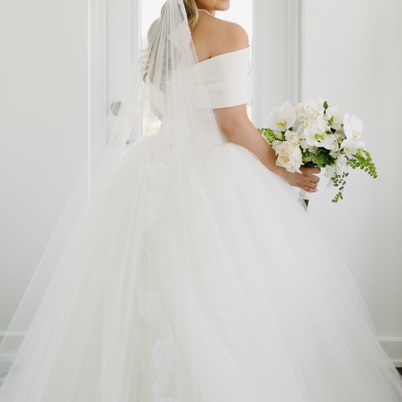 Vera Wang Custom Wedding Dress - Picture 2 of 8